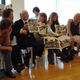 Hibakusha contando sus historia. Wikimedia Commons